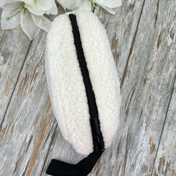 Kate Spade Sherpa Cosmetic Makeup Pouch Travel Bag Purse - Picture 5 of 11